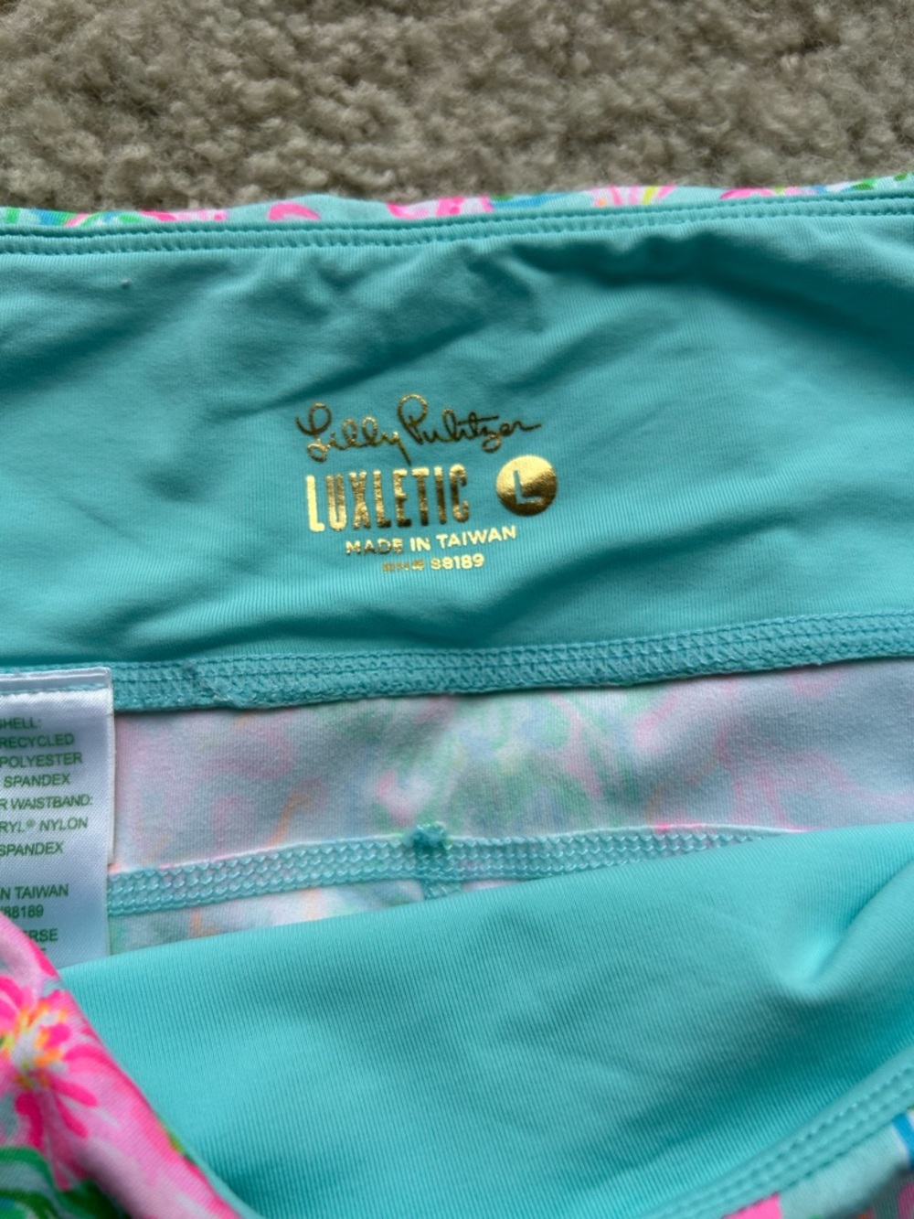 EUC Lilly Pulitzer Weekender shorts - Picture 2 of 4